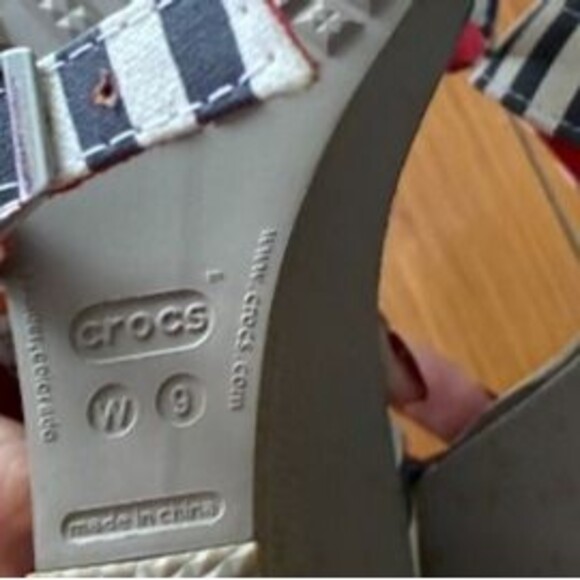 Crocs Womens 'Leigh Graphic Wedge' Open Toe Shoes 9W - Picture 4 of 4